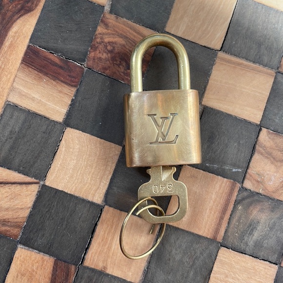 💗Louis Vuitton lock set - Picture 1 of 2